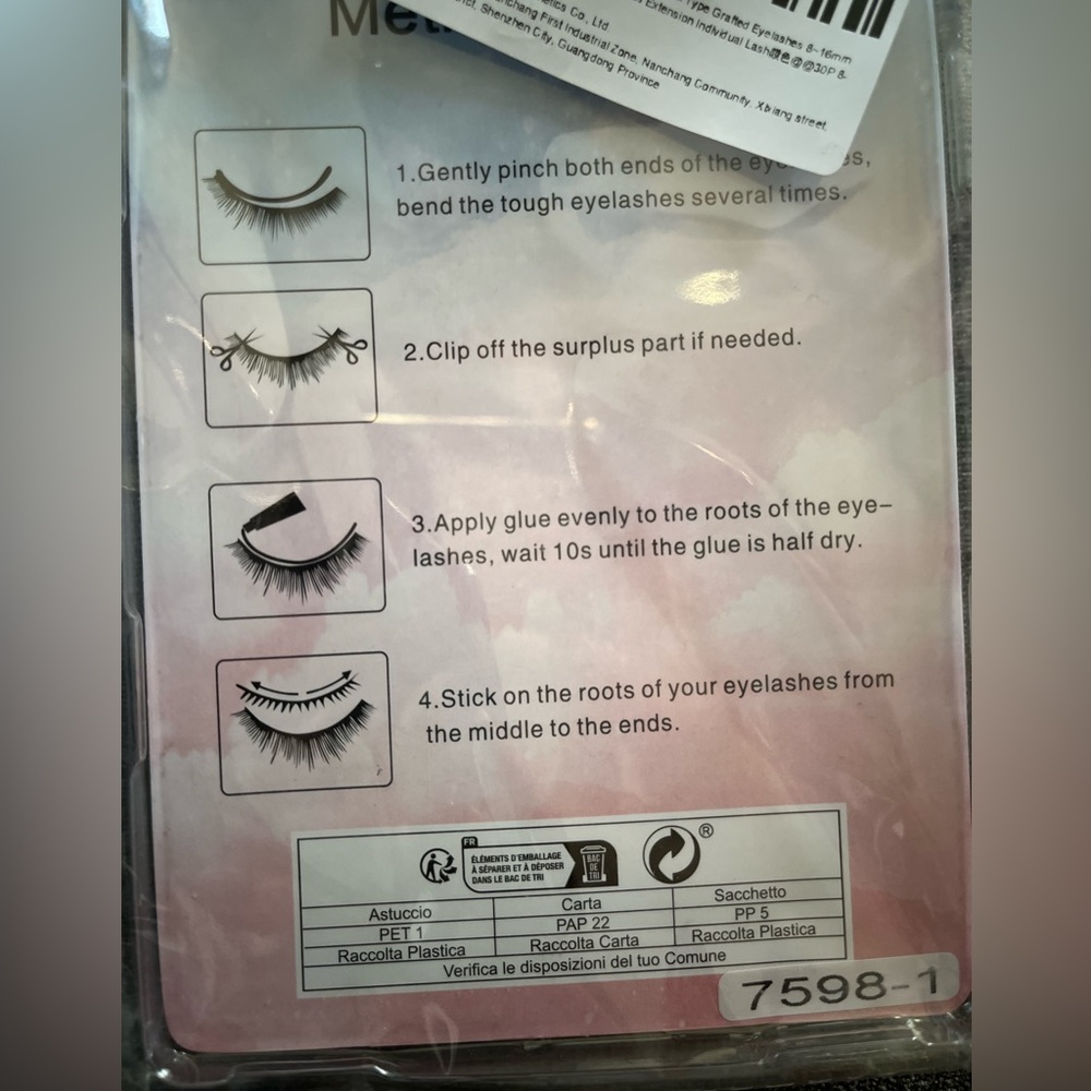 Individual Lashes - Picture 2 of 3